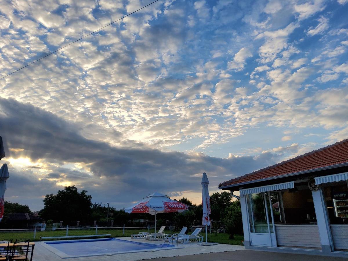 Guest House Ongal كروشونا المظهر الخارجي الصورة